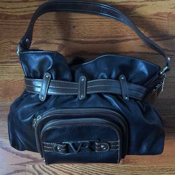 👜 Victoria Roberts - Picture 1 of 4